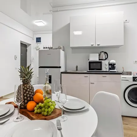 Retreat アパート ナボダリ